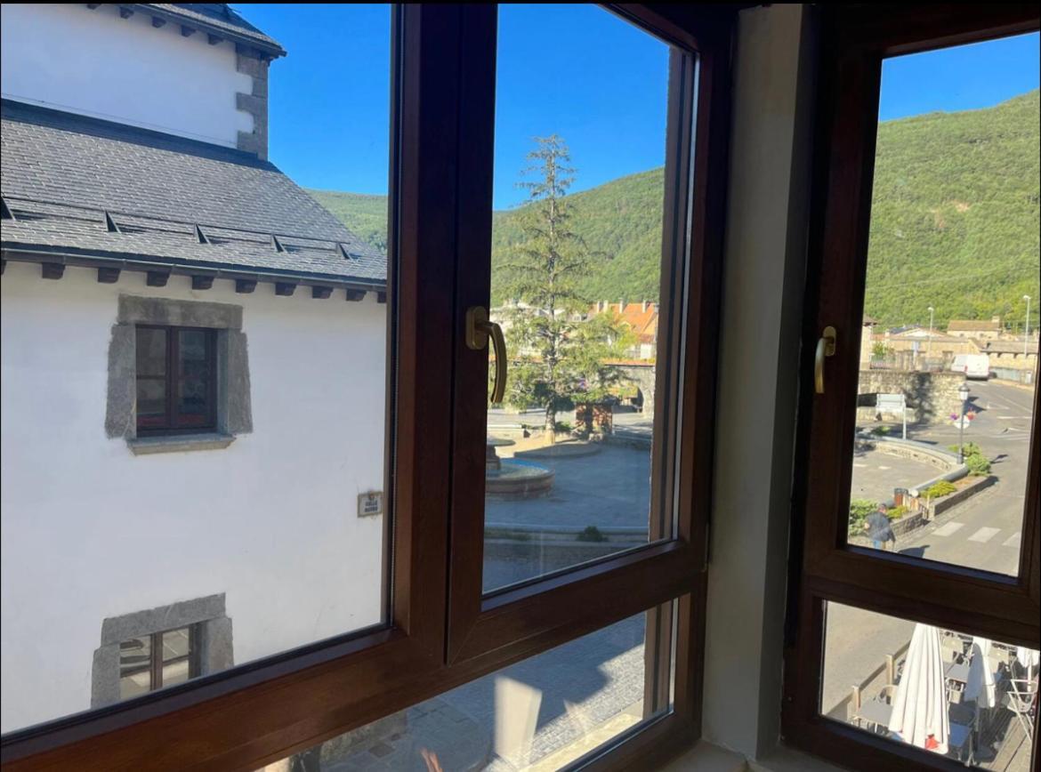 Biescas Suites Dış mekan fotoğraf